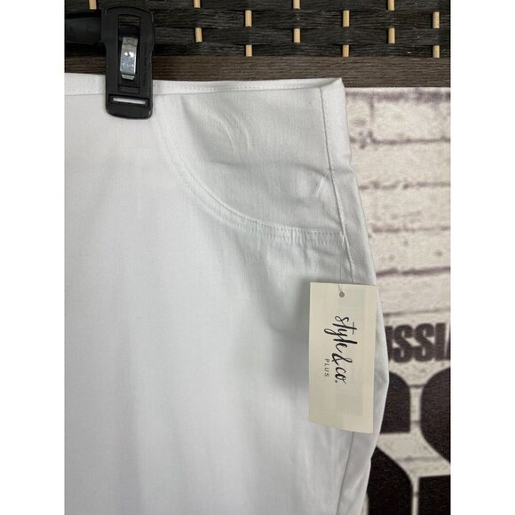 Style & Co. Plus 18W White Comfort Elastic Waist Pockets Mid-Rise Capri Pants - Picture 4 of 6